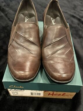 Clarks Womens Chocolate Brown Leather Slip-On Loafers 8.5 W